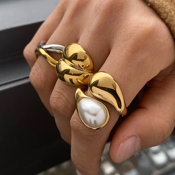 18K Gold Plated Chunky Faux Pearl Adjustable Ring - Picture 5 of 9